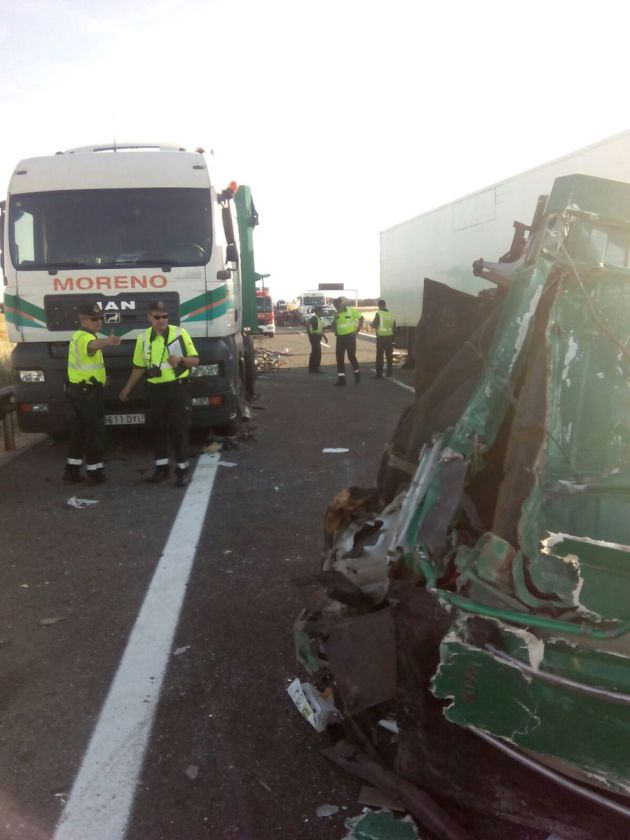 Dos camioneros heridos en un accidente de tráfico ocurrido en la autovía A2, en Gajanejos (Guadalajara): 2 camioneros heridos de gravedad en un accidente en la A2, en Gajanejos Dos camioneros heridos en un accidente de tráfico ocurrido en la autovía A2, en Gajanejos (Guadalajara): 2 camioneros heridos de gravedad en un accidente en la A2, en Gajanejos