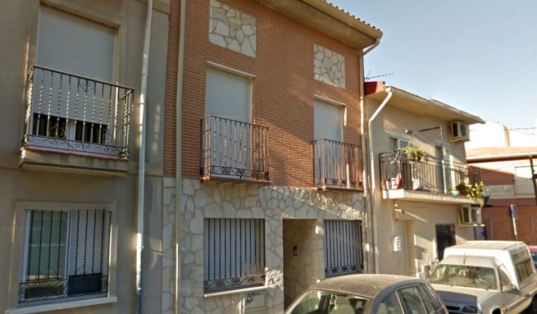 El edificio, propiedad de la SAREB, tiene ocho viviendas que están ocupadas por familias sin recursos El edificio, propiedad de la SAREB, tiene ocho viviendas que están ocupadas por familias sin recursos