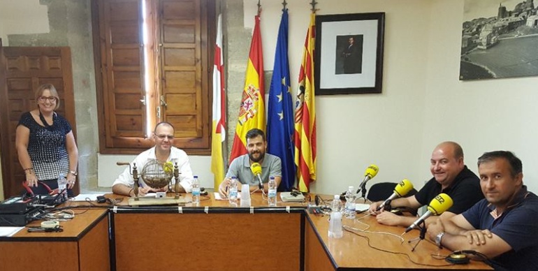 La directora de SER Cinco VIllas, Lucía Liso, el presentador de Hoy por Hoy Aragón, David Marqueta, el técnico de Deportes, Jesús Navarro, el presidente de la comarca, Santos Navarro, y el alcalde de Luesia, Jaime Lacosta La directora de SER Cinco VIllas, Lucía Liso, el presentador de Hoy por Hoy Aragón, David Marqueta, el técnico de Deportes, Jesús Navarro, el presidente de la comarca, Santos Navarro, y el alcalde de Luesia, Jaime Lacosta