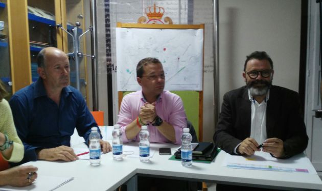 De izquierda a derecha: Luis Salas, Concejal de Servicios e Infraestructuras Urbanas, Francisco Huertas, Alcalde de Andújar y Rafael Valdivielso, delegado provincial de Fomento y Vivienda De izquierda a derecha: Luis Salas, Concejal de Servicios e Infraestructuras Urbanas, Francisco Huertas, Alcalde de Andújar y Rafael Valdivielso, delegado provincial de Fomento y Vivienda