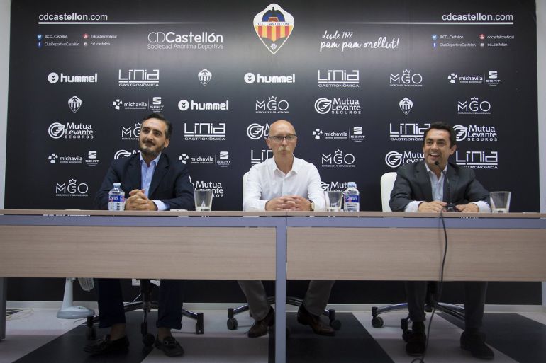 El empresario castellonense, Vicente Montesinos, el entrenador Frank Castelló y el director general Jordi Bruixola El empresario castellonense, Vicente Montesinos, el entrenador Frank Castelló y el director general Jordi Bruixola