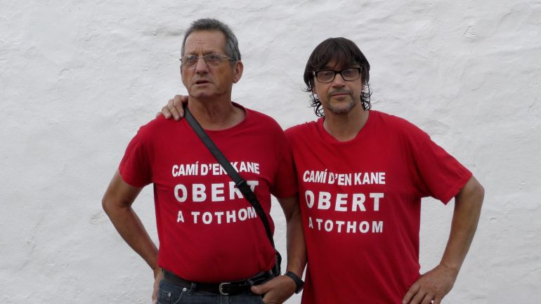 Los dos miembros de los Amics del Camí d'en Kane deberán acudir el lunes a los juzgados de Ciutadella por una denuncia por daños a la propiedad. Los dos miembros de los Amics del Camí d'en Kane deberán acudir el lunes a los juzgados de Ciutadella por una denuncia por daños a la propiedad.