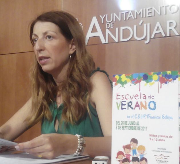 Alma Cámara, concejala de Educación, presenta la Escuela de Verano Alma Cámara, concejala de Educación, presenta la Escuela de Verano