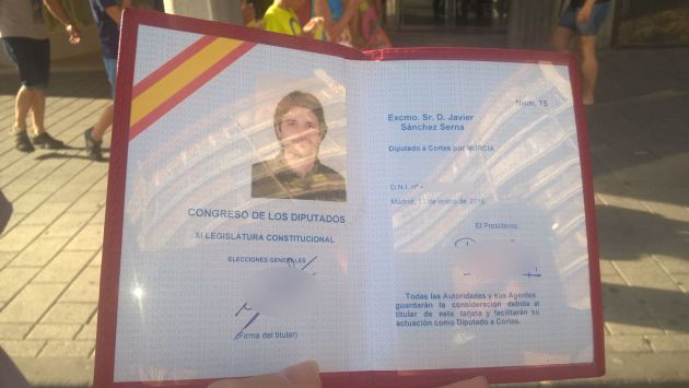 Esta es la acreditación de Javier Sánchez Serna como diputado nacional que el agente de la Policía Nacional no le ha aceptado como documento oficial Esta es la acreditación de Javier Sánchez Serna como diputado nacional que el agente de la Policía Nacional no le ha aceptado como documento oficial