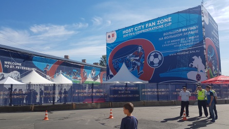 La Iglesia de la Sangre Derramada, tapada por las instalaciones de la Copa Confederaciones La Iglesia de la Sangre Derramada, tapada por las instalaciones de la Copa Confederaciones