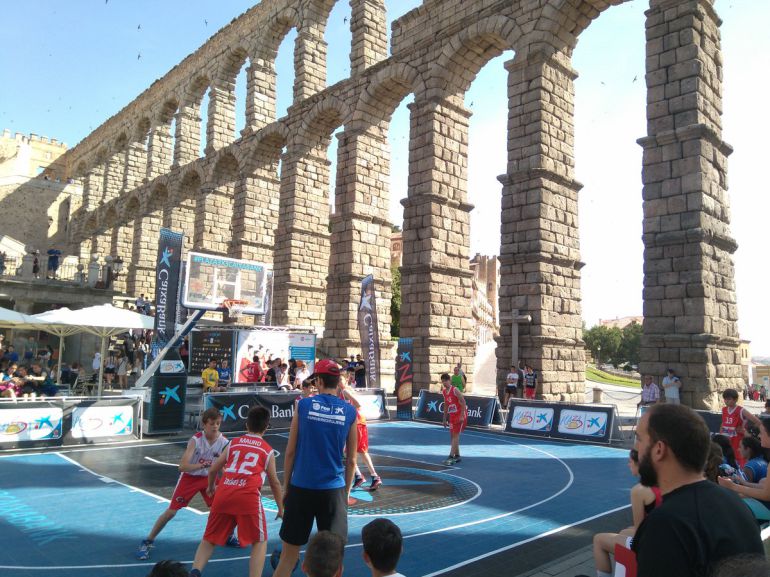 Torneo 3 x 3 de baloncesto a los pies del Acueducto Torneo 3 x 3 de baloncesto a los pies del Acueducto