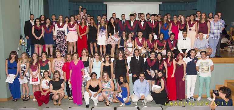 Foto de los graduados Foto de los graduados