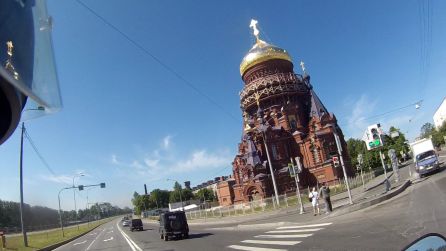 Vas mirando una típica iglesia y te sorprende el bache... Vas mirando una típica iglesia y te sorprende el bache...