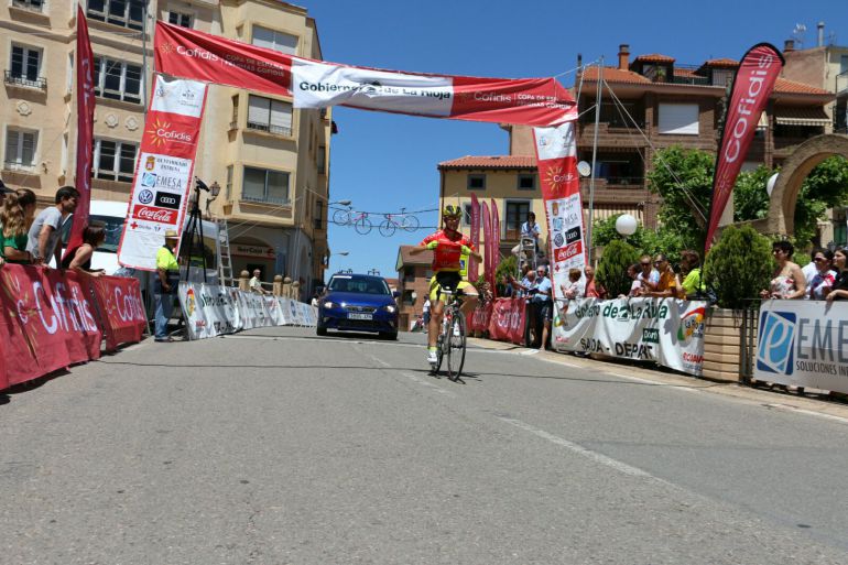 Sara Martín entra triunfal en la meta de Entrena proclarmándose campeona de la Copa de España Sara Martín entra triunfal en la meta de Entrena proclarmándose campeona de la Copa de España