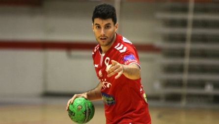 El central leonés Alberto Molina con la camiseta de Gijón Jovellanos El central leonés Alberto Molina con la camiseta de Gijón Jovellanos