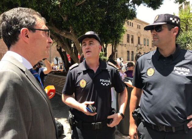 “El ficus avisó con un fuerte crujido y nosotros hicimos nuestro trabajo” “El ficus avisó con un fuerte crujido y nosotros hicimos nuestro trabajo”