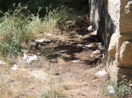 Aspecto de los alrededores de los aseos públicos Aspecto de los alrededores de los aseos públicos