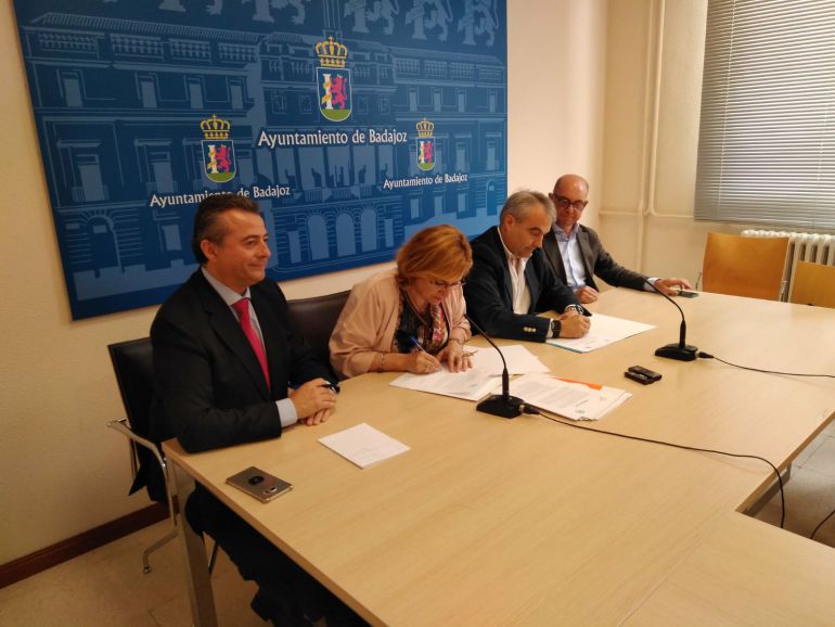 PP y Cs rubrican el acuerdo para aprobar los presupuestos municipales PP y Cs rubrican el acuerdo para aprobar los presupuestos municipales