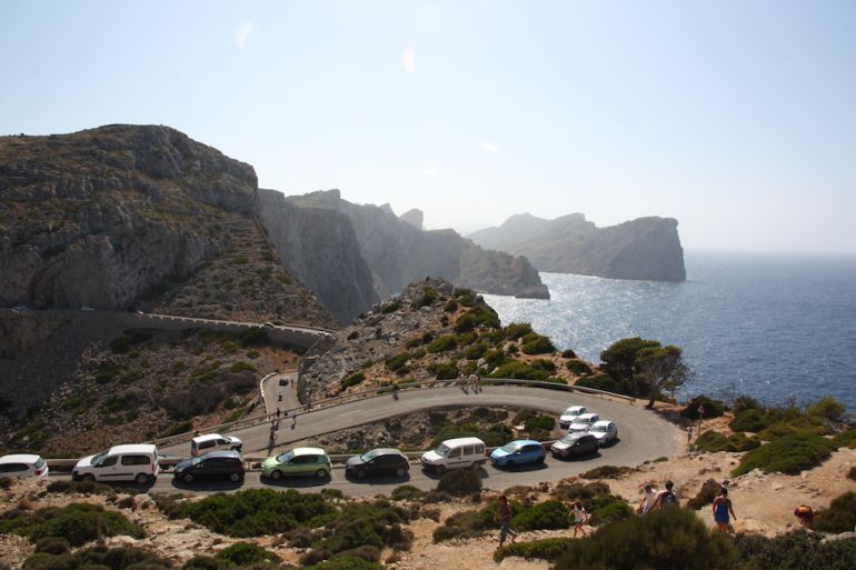 El Govern quiere habilitar medio centenar de paradas de autobús en la Serra de Tramuntana El Govern quiere habilitar medio centenar de paradas de autobús en la Serra de Tramuntana