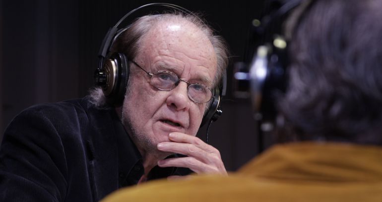 Imagen retrospectiva de Luis Eduardo Aute en una entrevista concedida a la Cadena SER Imagen retrospectiva de Luis Eduardo Aute en una entrevista concedida a la Cadena SER