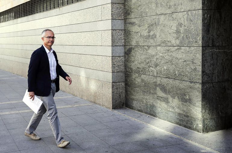 El director general de Energía y Minas, Ricardo González Mantero, testifica en el proceso de instrucción judicial sobre la concesión de licencias para la instalación de parques eólicos que se celebra en el Juzgado de Primera Instancia e Instrucción 4 de Valladolid El director general de Energía y Minas, Ricardo González Mantero, testifica en el proceso de instrucción judicial sobre la concesión de licencias para la instalación de parques eólicos que se celebra en el Juzgado de Primera Instancia e Instrucción 4 de Valladolid