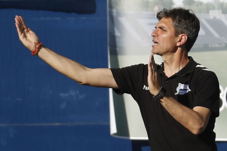 Mauricio Pellegrino dirigiendo un partido del Alavés. Mauricio Pellegrino dirigiendo un partido del Alavés.