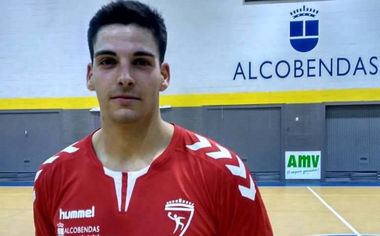 El aragonés con la camiseta de Balonmano Alcobendas El aragonés con la camiseta de Balonmano Alcobendas