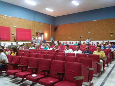 Público asistente al acto que tenía lugar en el Salon de Actos de la Casa de la Cultura Público asistente al acto que tenía lugar en el Salon de Actos de la Casa de la Cultura