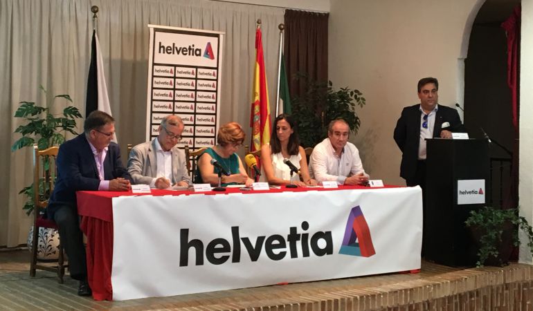 Helvetia Seguros se convierte en el principal patrocinador del
Club Bádminton Arjonilla Helvetia Seguros se convierte en el principal patrocinador del
Club Bádminton Arjonilla