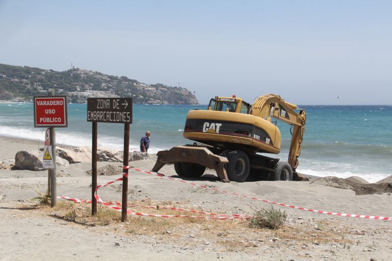 Obras en la playa de La Herradura (Granada) Obras en la playa de La Herradura (Granada)