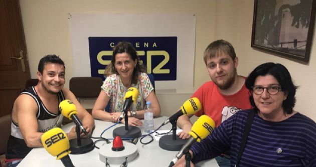 Tere Marín, Ángel Murillo y Javier Clemente, vecinos de Ejea y Tauste, y la concejala de Igualdad de Ejea, Elena Guinda Tere Marín, Ángel Murillo y Javier Clemente, vecinos de Ejea y Tauste, y la concejala de Igualdad de Ejea, Elena Guinda
