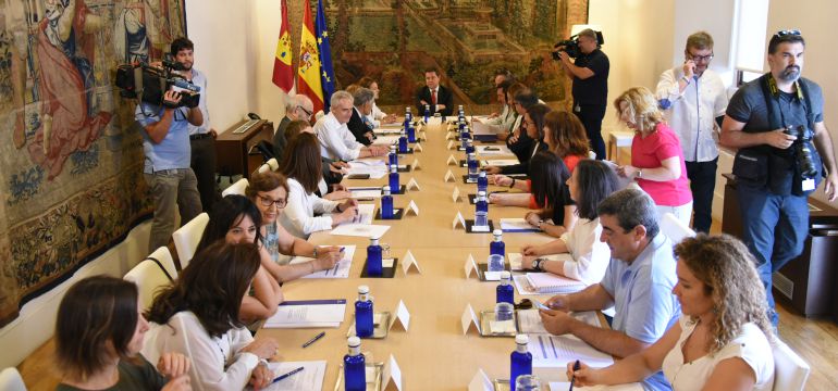 El presidente de Castilla-La Mancha se ha reunido con diversos colectivos sociales de la región para explicar la nueva Ley El presidente de Castilla-La Mancha se ha reunido con diversos colectivos sociales de la región para explicar la nueva Ley