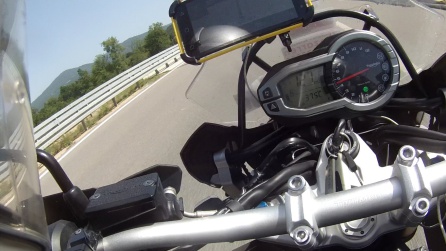 37,5 grados en el termómetro de la moto en marcha son 40 o más de temperatura ambiente. 37,5 grados en el termómetro de la moto en marcha son 40 o más de temperatura ambiente.