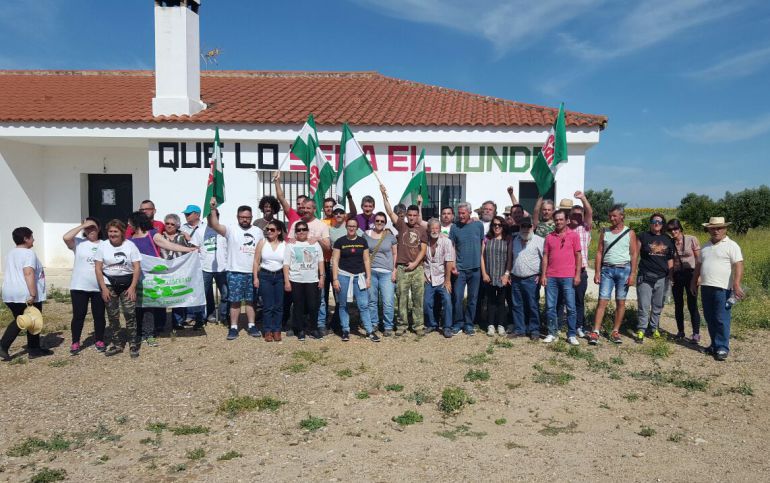 Foto de archivo de activistas del SAT ocupando Somontes Foto de archivo de activistas del SAT ocupando Somontes