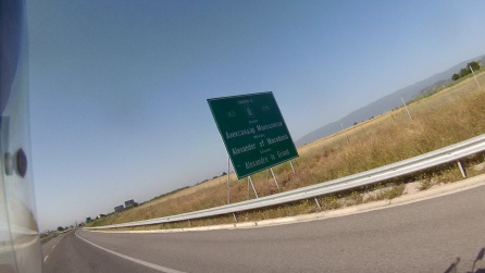 Y por sin quedaran dudas, permanentemente el nombre de la autopista. Y por sin quedaran dudas, permanentemente el nombre de la autopista.