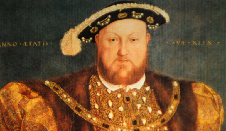 Los nombres propios no deberían traducirse, a no ser que sean 'universales', como reyes o papas Los nombres propios no deberían traducirse, a no ser que sean 'universales', como reyes o papas