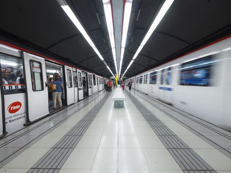 Estació de metro de Barcelona en una imatge d'arxiu Estació de metro de Barcelona en una imatge d'arxiu