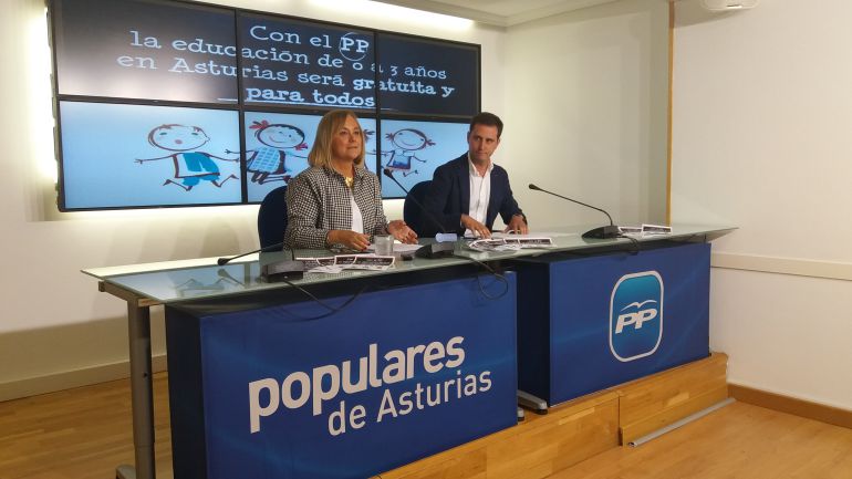 Mercedes Fernández, presidenta del PP de Asturias y portavoz parlamentaria, y el diputado David González Medina presentan la Proposición de Ley de la educación de 0 a 3 años. Mercedes Fernández, presidenta del PP de Asturias y portavoz parlamentaria, y el diputado David González Medina presentan la Proposición de Ley de la educación de 0 a 3 años.