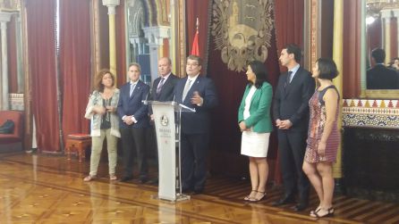 El alcalde Aburto con representantes del Ayuntamiento y el presidente del Concorcio de Aguas Bilbao-Bizkaia, Ricardo Barkala. El alcalde Aburto con representantes del Ayuntamiento y el presidente del Concorcio de Aguas Bilbao-Bizkaia, Ricardo Barkala.
