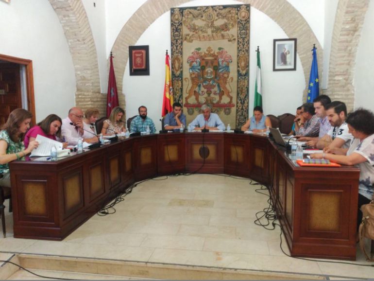 Juan Manuel Pino, el cuarto por la derecha, durante el pleno ordinario del pasado miércoles Juan Manuel Pino, el cuarto por la derecha, durante el pleno ordinario del pasado miércoles
