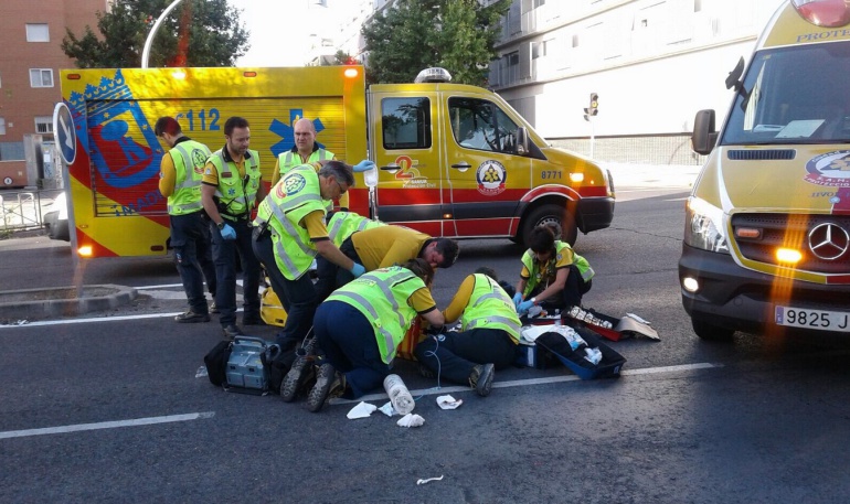 Un ciclista en estado grave tras ser arrollado por una furgoneta Un ciclista en estado grave tras ser arrollado por una furgoneta