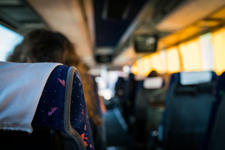 "Tendremos que desplazarnos 2 kilometros para coger el autobús" "Tendremos que desplazarnos 2 kilometros para coger el autobús"