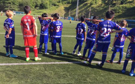 Los jugadores del Makati, preparados para saltar al terreno de juego Los jugadores del Makati, preparados para saltar al terreno de juego