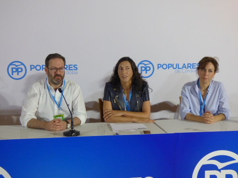 Molina, López y Ceballos en la inaguración de la Escuela del Verano del PP Molina, López y Ceballos en la inaguración de la Escuela del Verano del PP