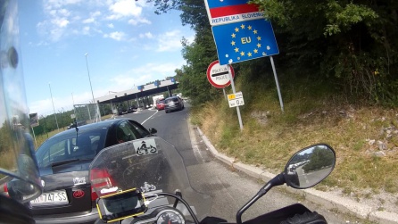 Croacia-Eslovenia, el último puesto fronterizo del viaje. Croacia-Eslovenia, el último puesto fronterizo del viaje.