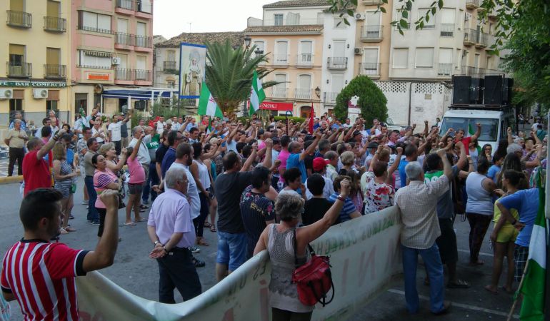 Vista de la Plaza de España en el transcurso del acto de recibimiento a Andrés Bódalo Vista de la Plaza de España en el transcurso del acto de recibimiento a Andrés Bódalo