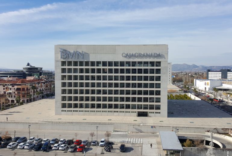 El Cubo, eje de la actividad financiera de BMN en Granada. El Cubo, eje de la actividad financiera de BMN en Granada.