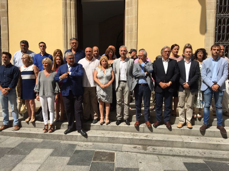 Minuto de silencio por Miguel Ángel Blanco en el Ayuntamiento de Jerez Minuto de silencio por Miguel Ángel Blanco en el Ayuntamiento de Jerez