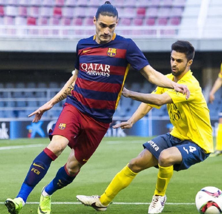 El Real Murcia firma al punta Chamorro y confirma la llegada del lateral zurdo Forniés El Real Murcia firma al punta Chamorro y confirma la llegada del lateral zurdo Forniés