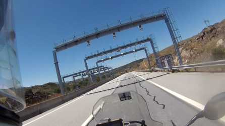 En Portugal como en Noruega: Peajes automáticos. te sacan foto de la matrícula, y la factura ya te llegará a casa. En Portugal como en Noruega: Peajes automáticos. te sacan foto de la matrícula, y la factura ya te llegará a casa.