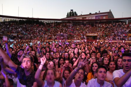 Los jóvenes disfrutaron con las canciones del grupo colombiano Morat Los jóvenes disfrutaron con las canciones del grupo colombiano Morat