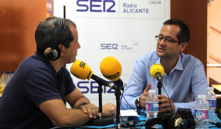 Inspector-Jefe Pedro Montore, jefe de sección de la Unidad de Delincuencia Económica y Fiscal de la Brigada Provincial de Policía Judicial de Alicante Inspector-Jefe Pedro Montore, jefe de sección de la Unidad de Delincuencia Económica y Fiscal de la Brigada Provincial de Policía Judicial de Alicante