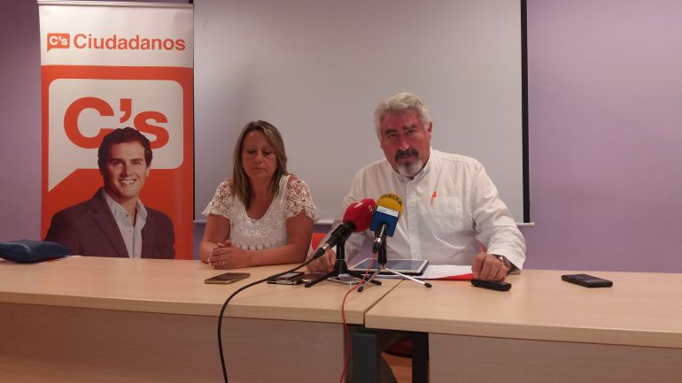 El procurador José Ignacio Delgado, junto a la coordinadora de C's en Soria, Belén Redondo. El procurador José Ignacio Delgado, junto a la coordinadora de C's en Soria, Belén Redondo.