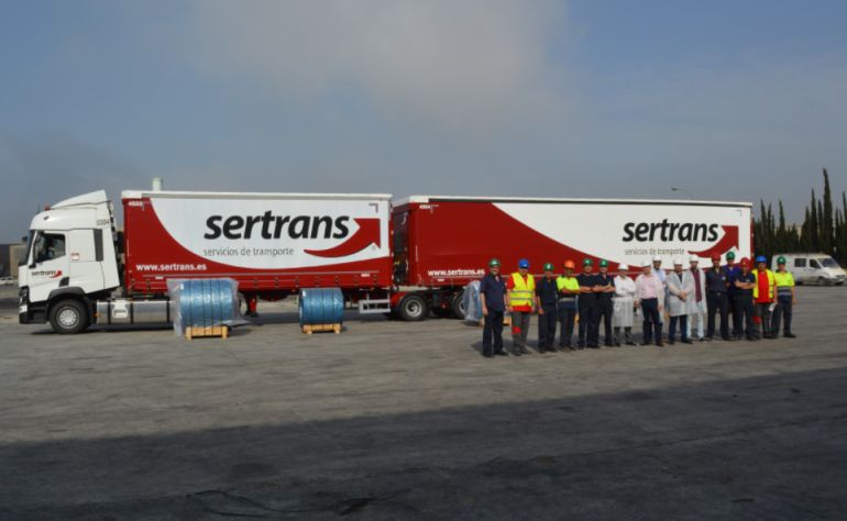 Acerinox inicia sus operaciones con un 'mega camión'. Acerinox inicia sus operaciones con un 'mega camión'.