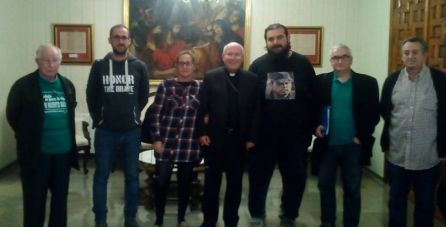 María Montávez junto al Obispo de la Diócesis de Jaén, en una visita en la que el desde SAT le explicaron los trabajos que realizan en la finca del BBVA María Montávez junto al Obispo de la Diócesis de Jaén, en una visita en la que el desde SAT le explicaron los trabajos que realizan en la finca del BBVA